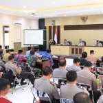 Polres Blitar bersama Dinas Pendidikan, Majelis Ulama Indonesia (MUI) Kabupaten Blitar, Forum Kerukunan Umat Beragama (FKUB), Forum Kewaspadaan Dini Masyarakat (FKDM), serta Ormas saat membahas video tersebut.