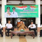 PAPARAN: Bupati Sidoarjo saat konferensi pers yang digelar Dinas Kominfo, di Pendopo Delta Wibawa, Rabu (6/6). foto istimewa