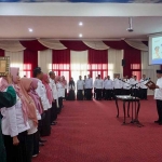 Wali Kota Pasuruan, Saifullah Yusuf, saat melantik sejumlah kepala sekolah.