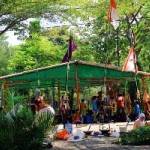 SMPN 19 Surabaya sedang menggelar persami di lokasi Kebun Bibit Wonorejo. foto: mega melati/BANGSAONLINE