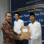 Penyerahan remisi kepada salah satu warga binaan Lapas Pemuda Madiun