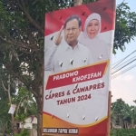 Baliho Prabowo Subianto dan Khofifah Indar Parawansa ini banyak bertebaran di kawasan Tapal Kuda. Foto: bangsaonline.com