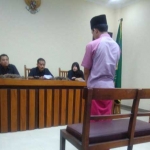Moh Holili saat dalam sidang di pengadilan Sampang Madura Jawa Timur, Selasa (6/3/2018). foto: Bahri/ bangsaonline.com