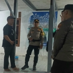 Polisi saat mendatangi TKP usai menerima laporan pencurian