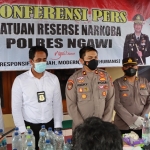 Wakapolres Ngawi Kompol Ricky Tri Dharma saat memimpin pers rilis di Mapolres Ngawi pada Senin (06/12).
