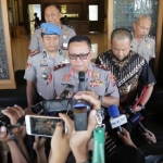 Kapolda Jatim Irjen Pol. Luki Hermawan didampingi wadirreskrimsus AKBP Arman Asmara, S.H., S.I.K., M.H dan Kabidpropam Kombes Pol Hendra Wirawan, S.I.K. di Mapolda Jatim, Jumat (20/9).