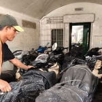 Motor yang diangkut kereta api. Foto: KAI

