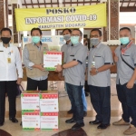 BANTU SEMBAKO: Penyerahan bantuan sembako PG Candi Baru ke Pemkab Sidoarjo, Rabu (13/5). foto: ist