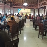 Suasana forum silaturahmi yang digelar Paguyuban Kepala Desa dan BPD se-Kecamatan Manyar. foto: SYUHUD/ BANGSAONLINE