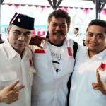 John Vera Tampubolon, Ketua Projo Pacitan (tengah) saat bersama Ketum Projo Budiari dan Sekjen.