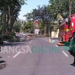 Sekitar pukul 11.00 ada peledakan bom oleh Jihandak di Gereja Pantekosta Jl Arjuna. foto: RIZKI D/ BANGSAONLINE