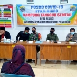 Suasana musyawarah di Balai Desa Besuki Kecamatan Sambit terkait kasus pemotongan BLT DD oleh Kasun Pogag. Musyawarah ini juga dihadiri korban yang bantuannya dipotong.