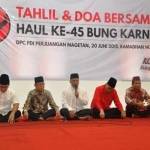 Suasana acara tahlil dan doa bersama Haul Bung Karno yang digelar DPC PDIP Magetan. (foto: nanang ari utomo/BANGSAONLINE)