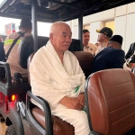 Amirulhaj Prof Dr KH Asep Saifuddin Chalim, MA dan para Amirulhaj lainnya serta Menteri Haji dan Umrah RI Dr Mochammad Irfan Yusuf. Foto: M. Sulthon Neagara/bangsaonline