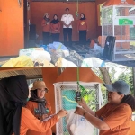 Tim Pengabdian Masyarakat Umsida saat sosialisasi pemilahan sampah bersama ibu-ibu kelompok dasawisma dan PKK Desa Suko.
