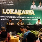 Bupati Sidoarjo, Ahmad Muhdlor Ali, saat membuka lokakarya yang digelar FKDM. Foto: Ist