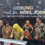 Gubernur Khofifah meresmikan gedung integrasi Prof. Dr. dr. Moeljono Notosoedirdjo RSJ Menur. 