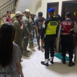 Razia yang dilakukan petugas gabungan. (dok. Polres Blitar Kota)