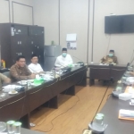 DPRD Pasuruan menggelar rapat membahas R-APBD 2022 sejak pukul 13.00 WIB hingga sore hari.