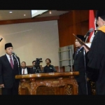 Setya Novanto saat disumpah dalam pelantikan Ketua DPR RI kemarin.