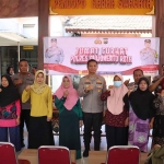 Kapolres Mojokerto Kota saat Jumat Curhat di Kantor Kelurahan Gunung Gedangan.