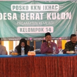 Serah terima Mahasiswa KKN IKHAC Kelompok 14 di Balai Desa Berat Kulon, Minggu (27/2/2023). Foto: DEDEN/ BANGSAONLINE