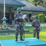 Dandim 0826/Pamekasan, Letkol Inf Ubaydillah, saat menjadi Inspektur Upacara.