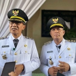 Bupati Pamekasan Kholilurrahman dan Wakil Bupati Sukriyanto saat diwawancarai wartawan terkait polemik di Pasar Kolpajung.