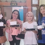 Maria Ozawa alias Miyabi (kiri) bersama teman-temannya di Bali. Foto: Instagram