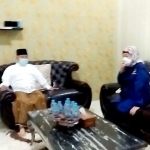 Ketua DPW NasDem Jatim Sri Sajekti Sudjunadi didampingi Ketua DPD Nasdem Kabupaten Mojokerto Suwandy Firdaus mengucapkan terima kasih dan hormat kepada KH Asep Saifuddin Chalim atas perhatiannya ke Partai Nasdem.