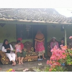 Suasana di rumah duka di Dusun Krajan, Desa Jelun, Kecamatan Licin, Banyuwangi. Foto: ist
