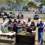 Sebelum berangkat, anggota PSBB  mengikuti seremoni pemotongan tumpeng dan doa bersama.