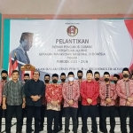 Anom Surahno foto bersama DPC PA GMNI Kabupaten Tuban usai dilantik, Sabtu (20/11).