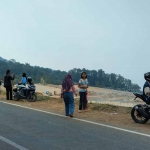 Wisatawan ketika mengunjungi pembangunan Stroberi Greenhouse di Jalan Gimbo, Dusun Jurang Kuali, Desa Sumberbrantas, Kecamatan Bumiaji, Kota Batu.