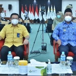 Bupati Gus Yani bersama Dirut Petrokimia Dwi Satriyo saat Launching Program Kampung Sehat 2021. (foto: SYUHUD/BANGSAONLINE)