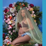 pose unik Beyonce untuk berbagi kebahagiaan hamil anak kembar. foto: repro mirror.co.uk