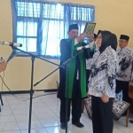 Supiana Dian Nurtjahyani saat disumpah dalam proses pelantikan Rektor Unirow periode 2019-2023, Rabu (4/9).