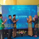 Prosesi saat Koperasi konsumen Pemuda Sampang Mandiri Diresmikan Wakil Bupati Sampang, Abdullah Hidayat, Senin, (10/10/2022). Foto : Mutammim/BANGSAONLINE.com.