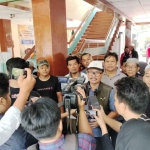 Anggota DPRD Jatim, Nur Aziz, saat meninjau Pasar Baru Tuban.