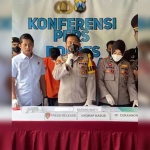 Kapolres Bangkalan AKBP Wiwit Ari Wibisono menjelaskan kronologi penangkapan tiga tersangka curanmor.