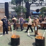 Pemusnahan barang bukti dari 138 perkara pidana yang telah berkekuatan hukum tetap.