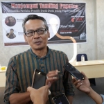 Mochtar W. Oetomo, pengamat politik Universitas Trunojoyo Madura. Foto : DIDI R/BANGSAONLINE 