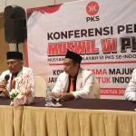 Ketua DPW PKS Jatim periode 2025-2030, Bagus Prasetia Lelana memperkenalkan diri kepada media dalam konferensi pers Muswil VI PKS Jatim di Dyandra Convention Hall, Surabaya. foto: Didi Rosadi.