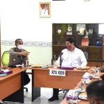 Wali Kota Kediri, Abdulllah Abu Bakar saat menggelar rapat dengan Forkopimda dan jajaran samping Pemkot Kediri.