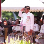 Wali Kota Batu Nurochman saat menjadi inspektur upacara peringatan Hari Jadi ke-80 Provinsi Jawa Timur dan HUT ke-24 Kota Batu