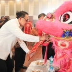 Pj. Gubernur Jatim Adhy Karyono saat menghadiri peringatan Dhammasanti Waisak 2568 BE / 2024 Provinsi Jawa Timur di Grand City Convex Surabaya, Sabtu (15/6/2024).
