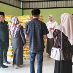 Komisi IV DPRD Tuban bersama Dinas Sosial dan Diskopumdag sidak di ke gudang penyedia beras milik PT. Mahkota Surya Nusantara (MSN) yang berada di Desa Gesing, Kecamatan Semanding, Kamis (17/11/2022)