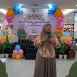 Diskusi parenting di RS Hermina juga menghadirkan psikolog. Foto: HENDRO SUHARTONO/ BANGSAONLINE