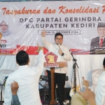 Calon Bupati Kediri nomor urut 2 Hanindhito Himawan Pramana saat memberi sambutan.