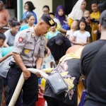 Distribusi air bersih bantuan Kementerian PUPR RI di Kota Probolinggo.